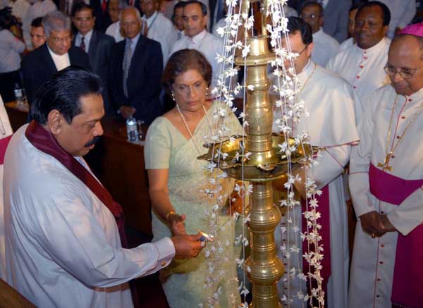 Archbishop Malcolm Ranjith lighting the lamp