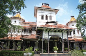 DW11. Front view of colombo university college house