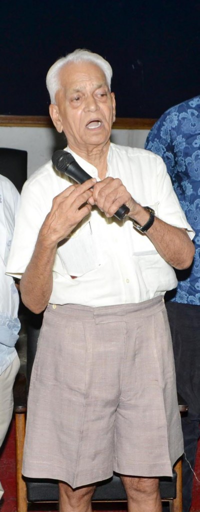 Gandhian Salem Nanjundaiah Subba Rao interacts with media person during an interaction programme organized by Guwahati Press Club  on Sunday.